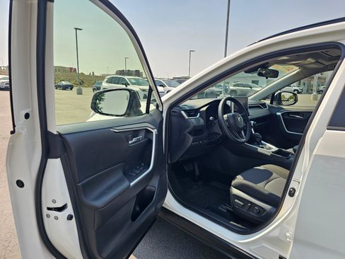 Used 2025 Toyota RAV4 XLE w/ Convenience Package AWD/4WD image 18