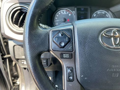 Used 2018 Toyota Tacoma TRD Off-Road w/ Technology Package image 16