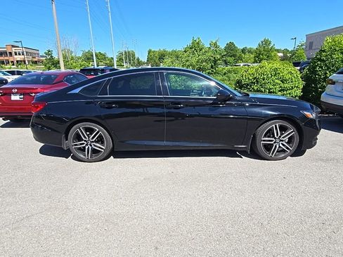 Used 2018 Honda Accord Sport image 9