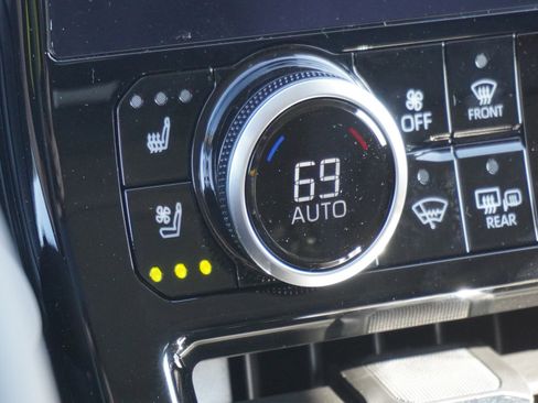 New 2026 Toyota Highlander Limited image 27