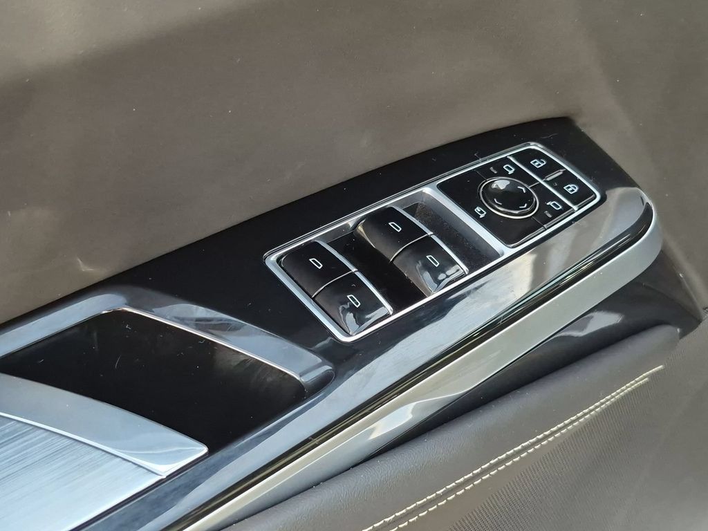Used 2026 Cadillac Escalade ESV Platinum Sport w/ LPO, ONYX Package AWD/4WD image 16