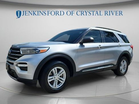 Used 2023 Ford Explorer XLT w/ Equipment Group 202A AWD/4WD image 13