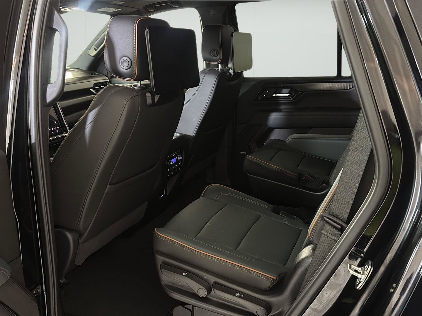 Certified 2026 GMC Yukon AT4 w/ AT4 Premium Plus Package AWD/4WD image 17