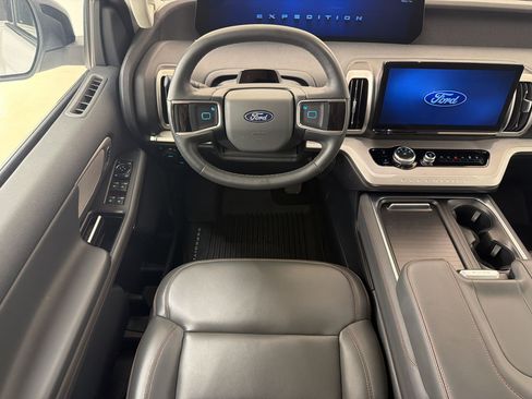 Certified 2025 Ford Expedition Active AWD/4WD image 28