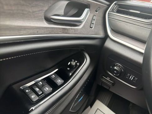 Used 2021 Jeep Grand Cherokee L Overland w/ Advanced Protech Group III image 32