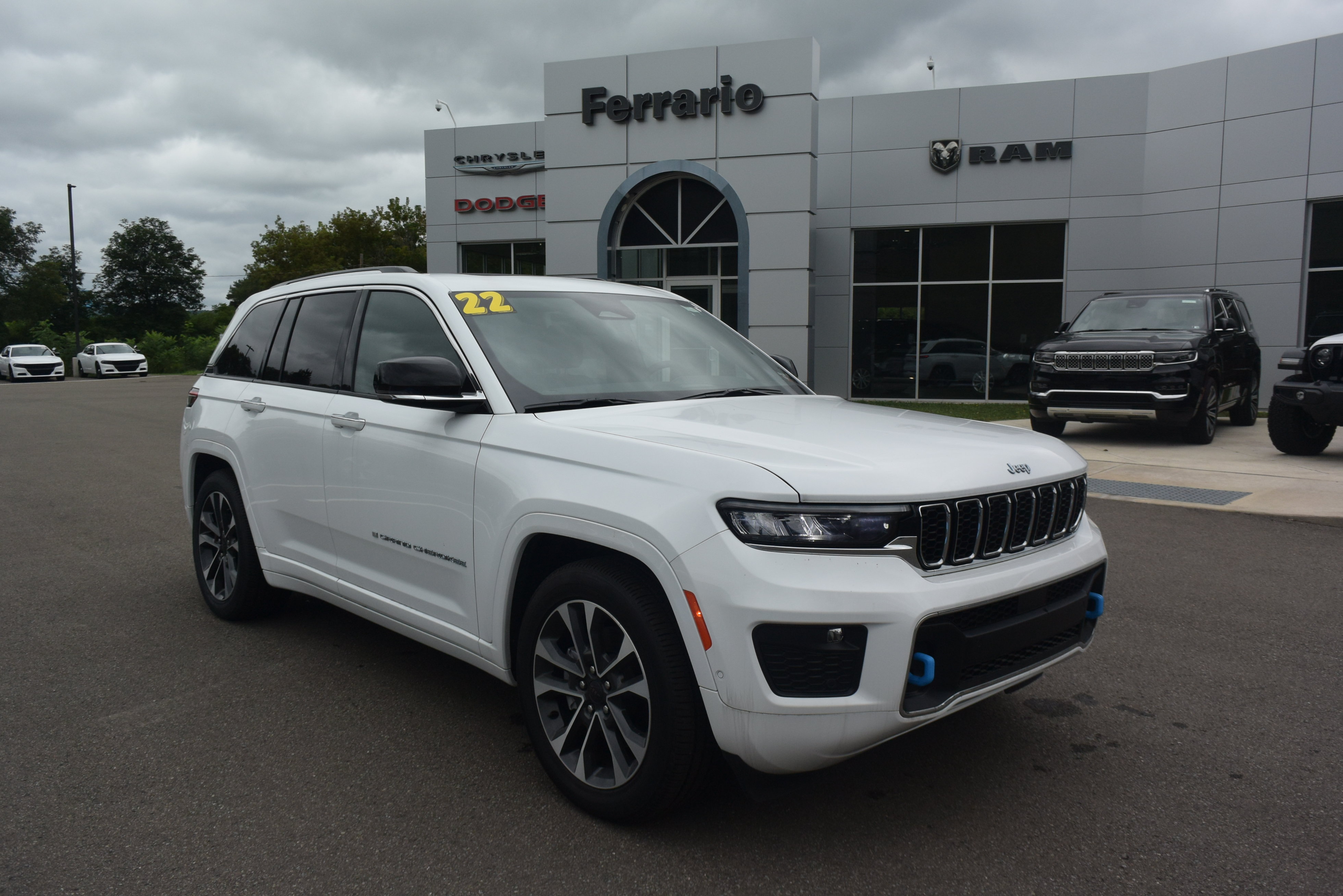 Used 2022 Jeep Grand Cherokee Overland AWD/4WD image 1