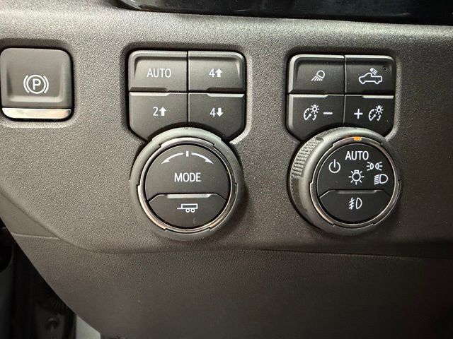 Certified 2024 Chevrolet Silverado 1500 High Country w/ Technology Package AWD/4WD image 17
