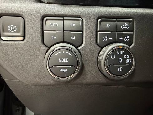 Certified 2024 Chevrolet Silverado 1500 High Country w/ Technology Package AWD/4WD image 17