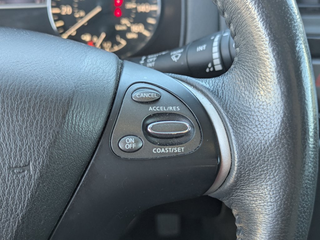 Used 2017 Nissan Pathfinder SV AWD/4WD image 18