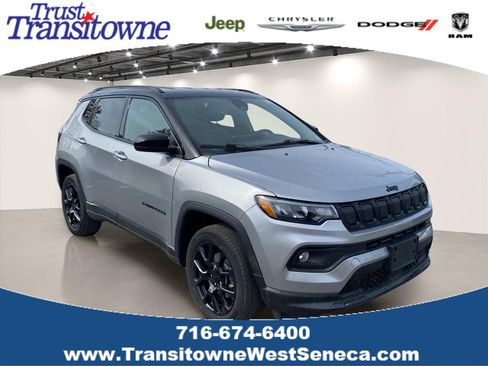 Used 2022 Jeep Compass Latitude w/ Convenience Group AWD/4WD image 1