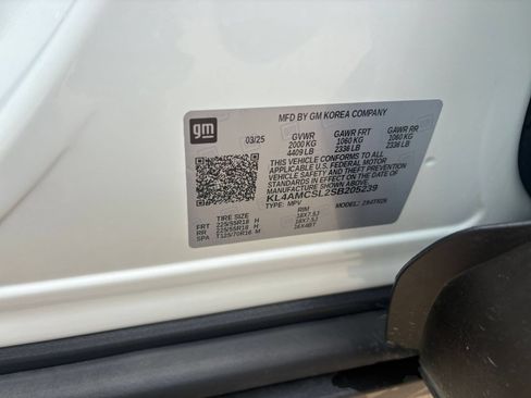 Used 2025 Buick Encore GX Preferred AWD/4WD image 23