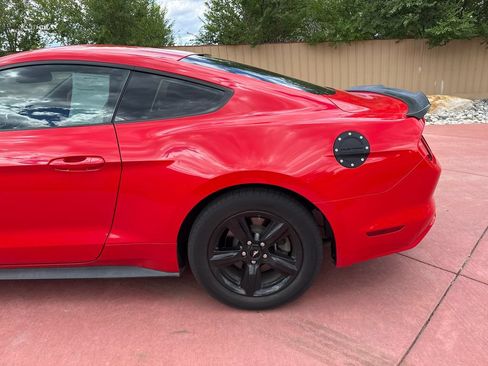 Used 2015 Ford Mustang Coupe RWD image 27