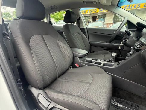 Used 2018 Kia Optima LX w/ 17" Alloy Wheels Package FWD image 18