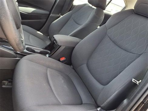 Used 2021 Toyota Corolla LE image 11