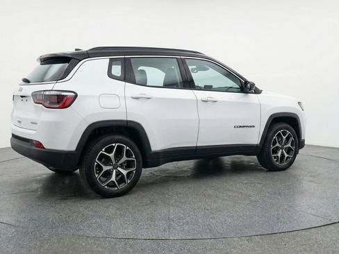 Used 2025 Jeep Compass Limited image 9