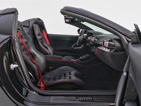 Used 2022 Ferrari 812 GTS RWD image 35