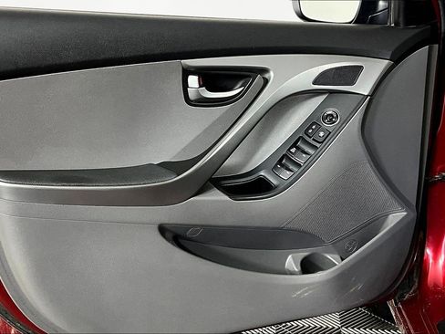 Used 2016 Hyundai Elantra SE image 18