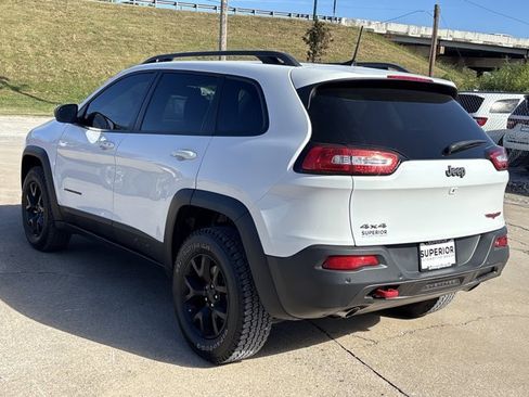 Used 2018 Jeep Cherokee Trailhawk image 7