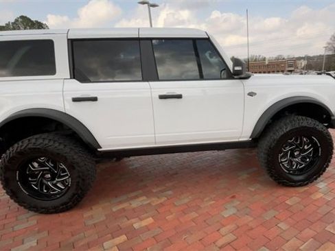 Used 2022 Ford Bronco Wildtrak image 2