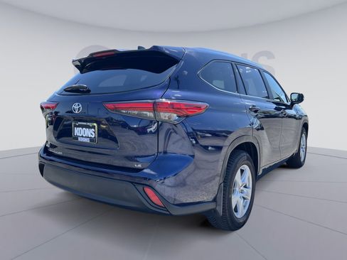 Used 2023 Toyota Highlander LE FWD image 16
