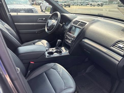 Certified 2018 Ford Explorer XLT w/ Equipment Group 202A AWD/4WD image 17