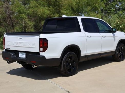 New 2026 Honda Ridgeline Black Edition image 8