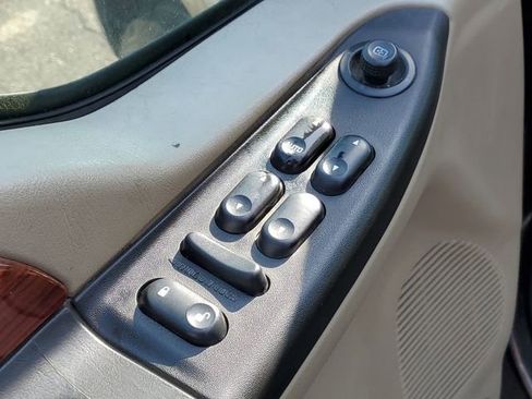 Used 2006 Ford F250 Lariat image 10