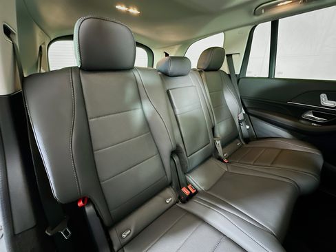 New 2026 Mercedes-Benz GLS 450 4MATIC image 30