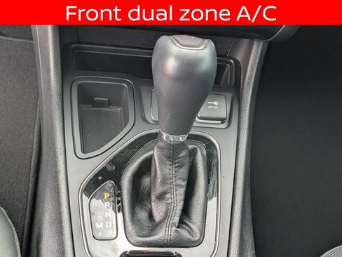 Used 2019 Jeep Cherokee Limited FWD image 20