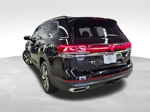 Used 2025 Volkswagen Atlas SE image 4