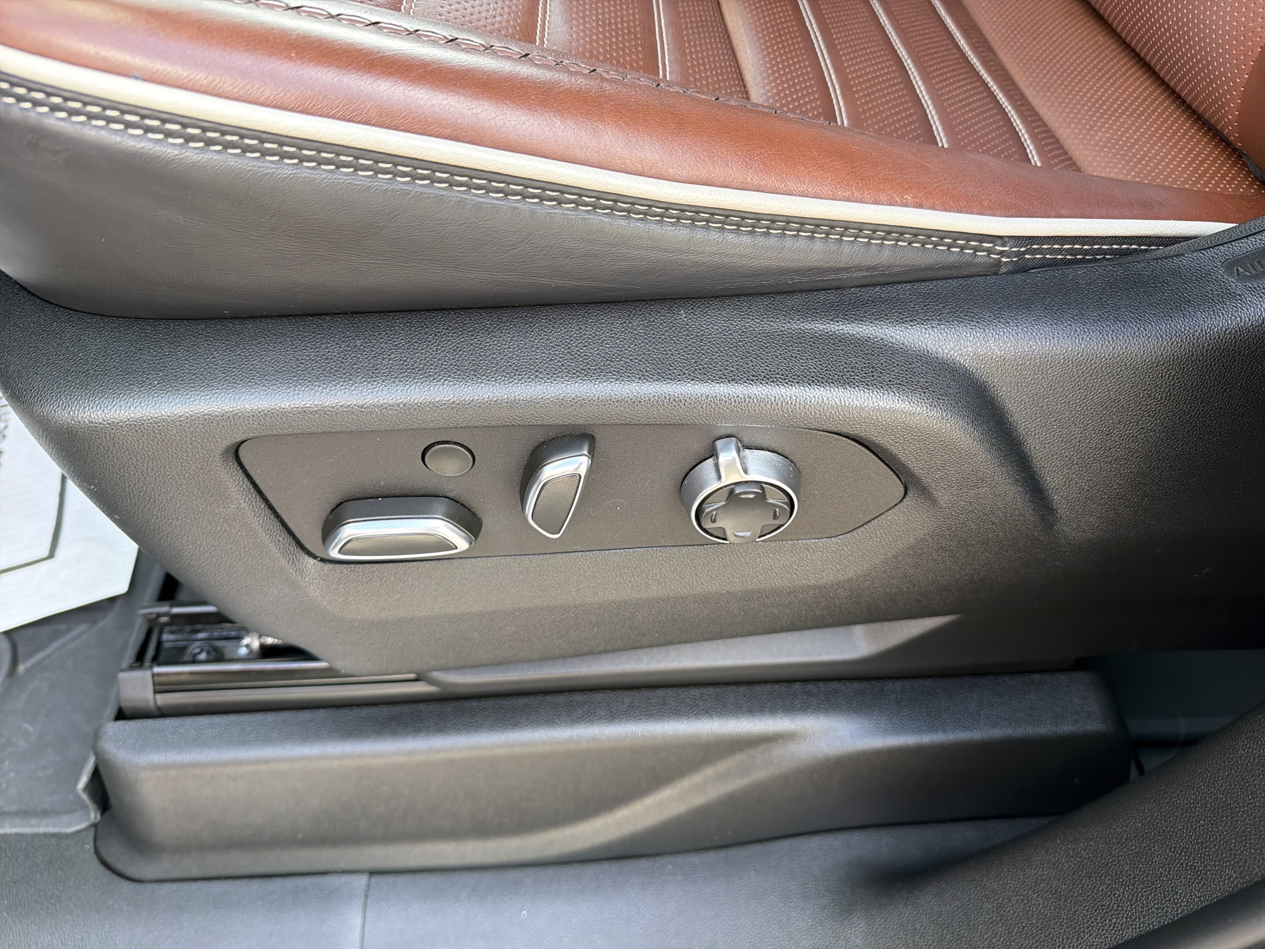 Used 2024 GMC Yukon Denali Ultimate AWD/4WD image 17