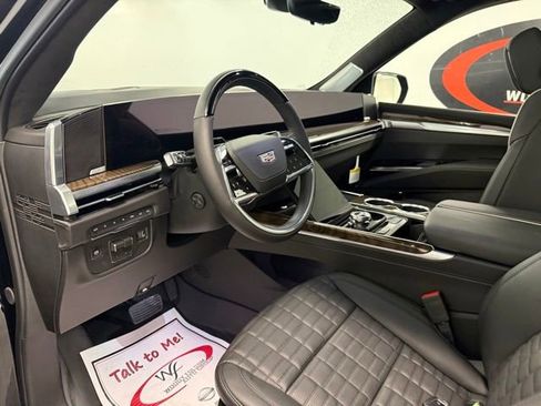 Used 2026 Cadillac Escalade ESV Platinum Sport w/ LPO, ONYX Package AWD/4WD image 11
