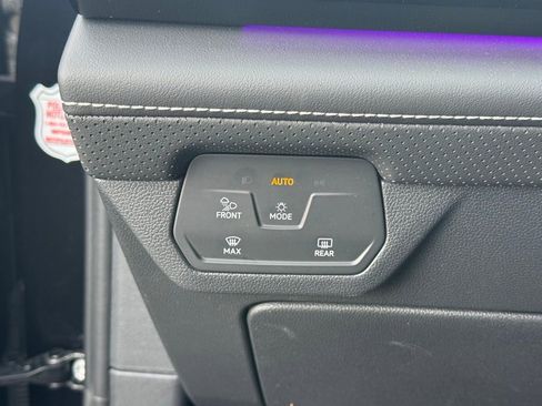 Used 2025 Volkswagen Atlas SEL image 8