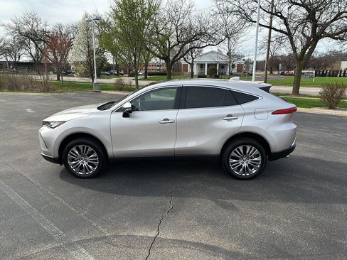 Used 2023 Toyota Venza Limited image 17