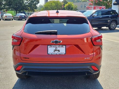 Used 2024 Chevrolet Trax RS w/ Sunroof Package FWD image 6