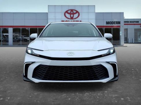 Certified 2025 Toyota Camry SE w/ Convenience Package image 2