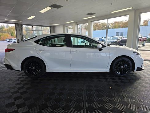 Certified 2025 Toyota Camry SE image 2