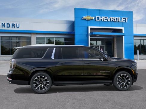 New 2026 Chevrolet Suburban High Country AWD/4WD image 5