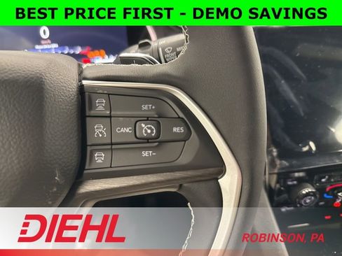 New 2025 Jeep Grand Cherokee L Limited w/ Black Appearance Package AWD/4WD image 30