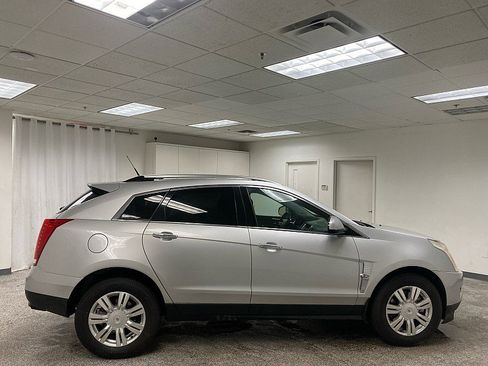 Used 2010 Cadillac SRX Luxury image 4