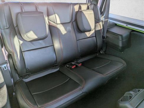 Used 2025 Jeep Wrangler Rubicon image 18