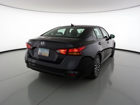 Used 2025 Nissan Altima 2.5 SV image 9