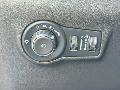 Used 2022 Jeep Compass Latitude AWD/4WD image 40