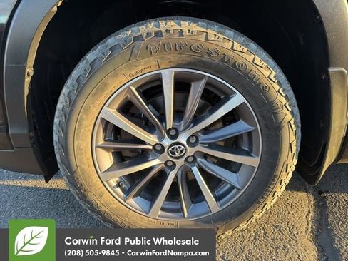 Used 2018 Toyota Highlander XLE w/ Carpet Mat Package (TMS) image 9