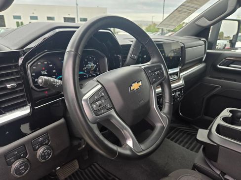 Used 2025 Chevrolet Silverado 2500 LT w/ Convenience Package AWD/4WD image 13