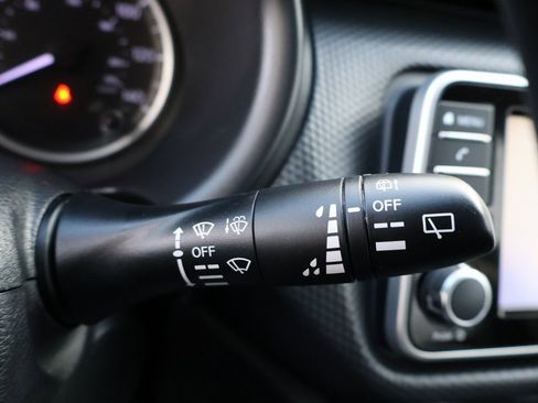 Used 2022 Nissan Kicks S image 38