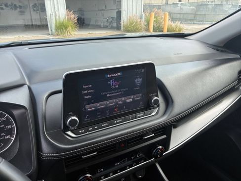 Used 2025 Nissan Rogue SV FWD image 20