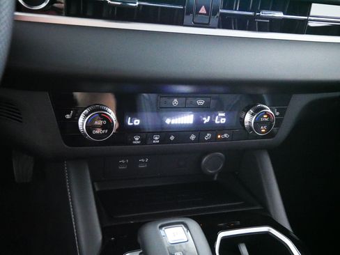 New 2026 Mitsubishi Outlander LE AWD/4WD image 7