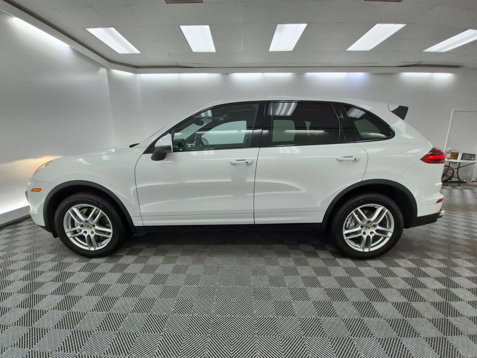 Used 2018 Porsche Cayenne S AWD/4WD image 2