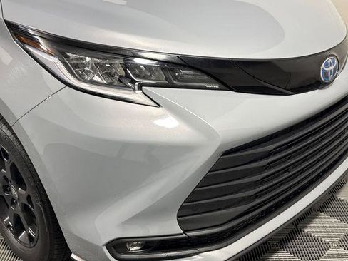 Certified 2025 Toyota Sienna XLE Woodland Edition AWD/4WD image 12